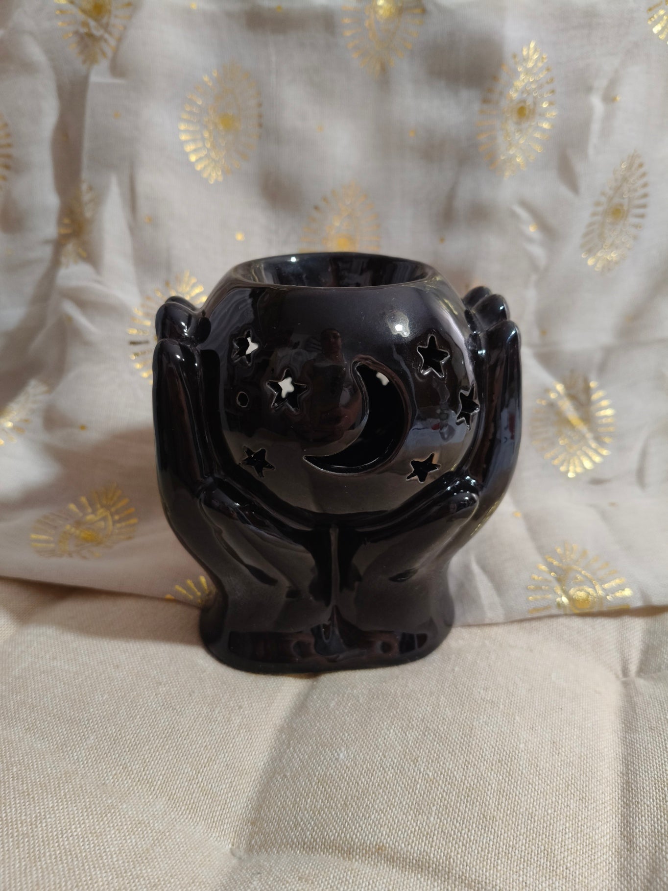 Quemador luna color negro entre manos 00469