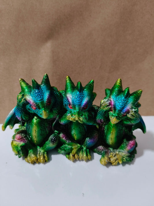 Dragones ver, oír y callar.