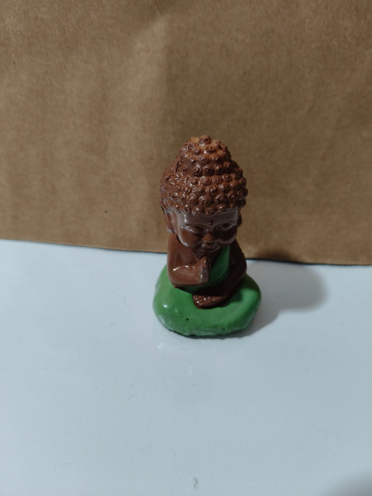 Buda rezando.