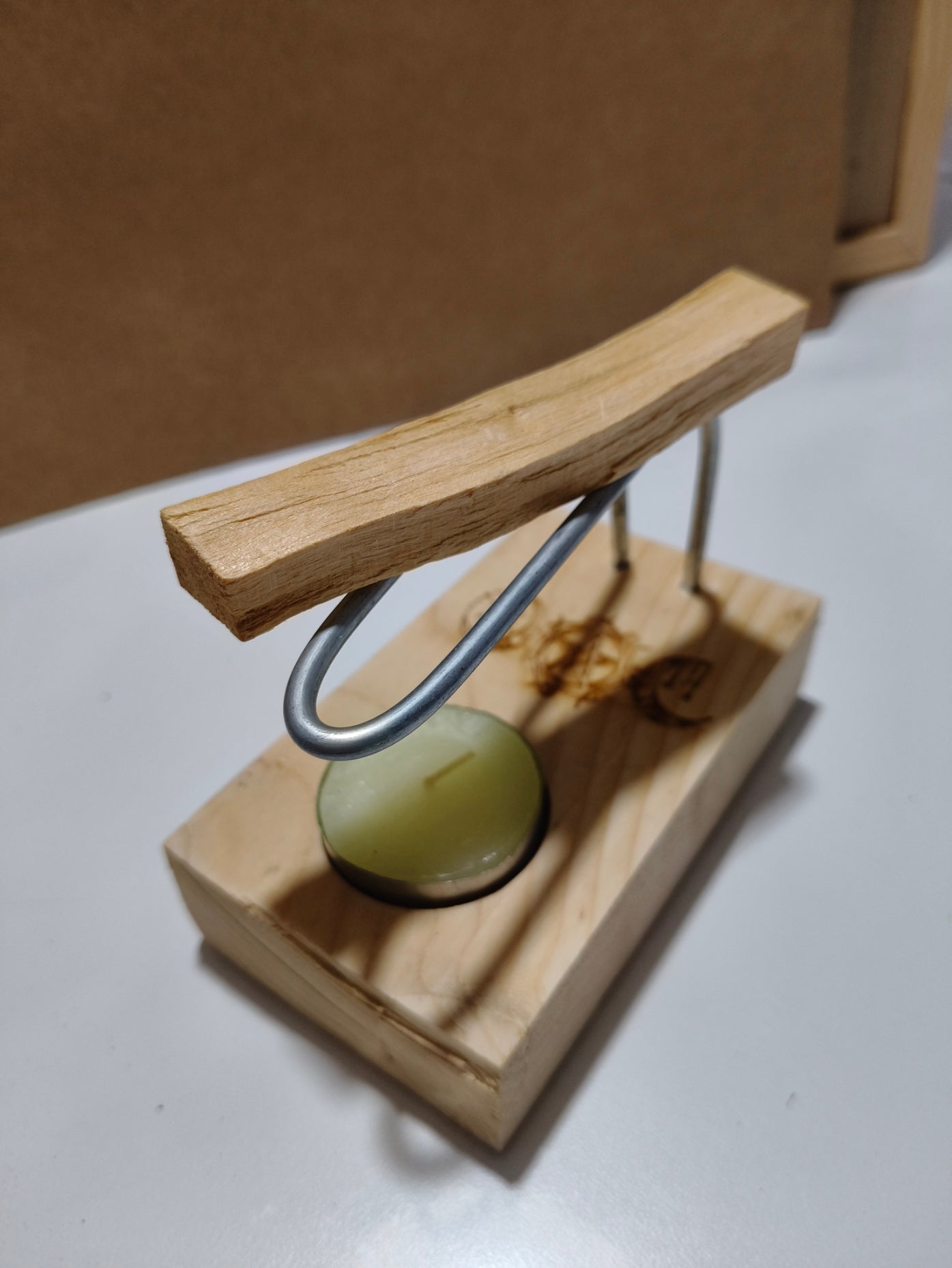Quemador para palo santo y atadillos con vela