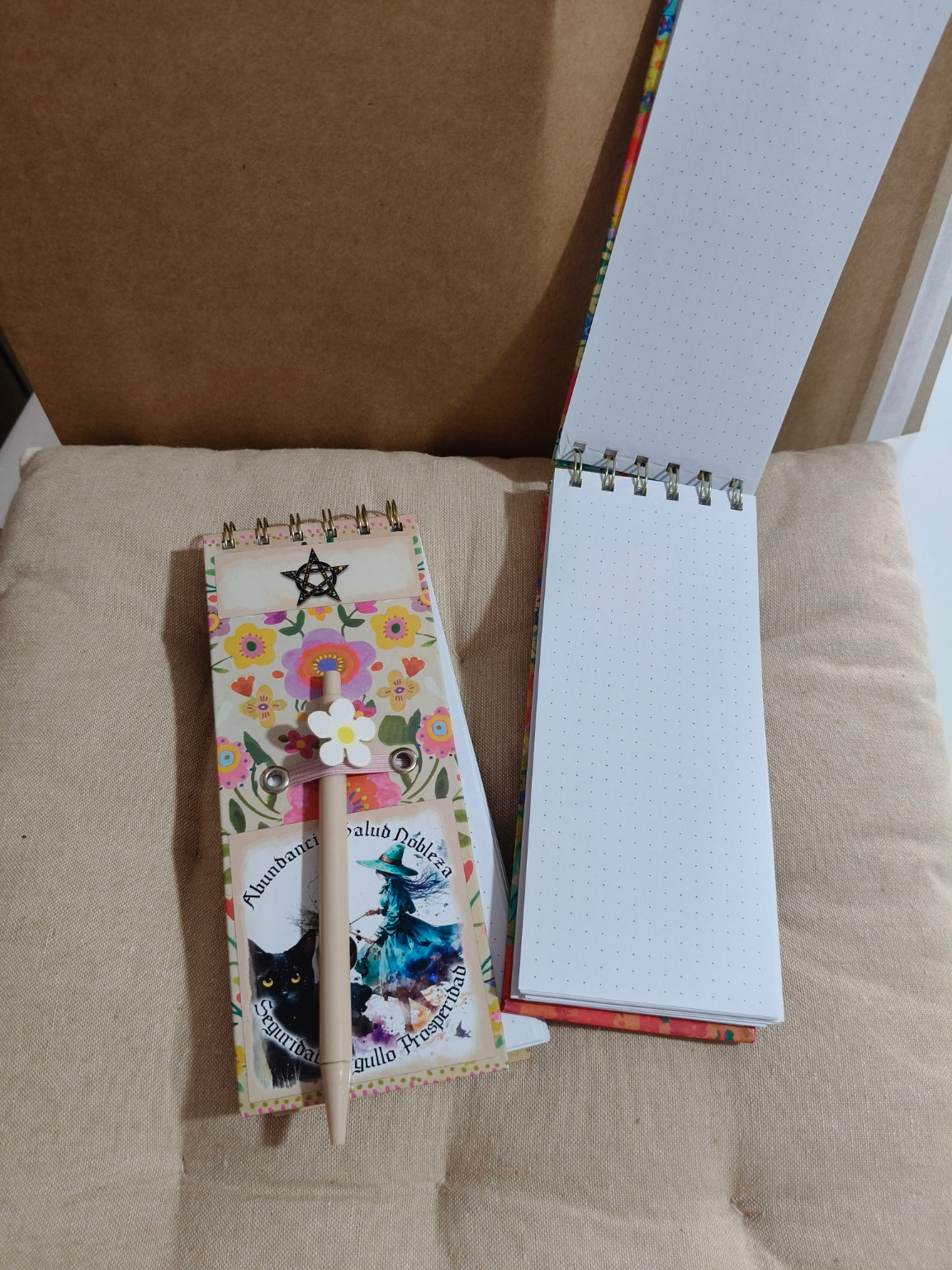 Libreta con bolígrafo