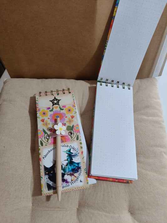 Libreta con bolígrafo