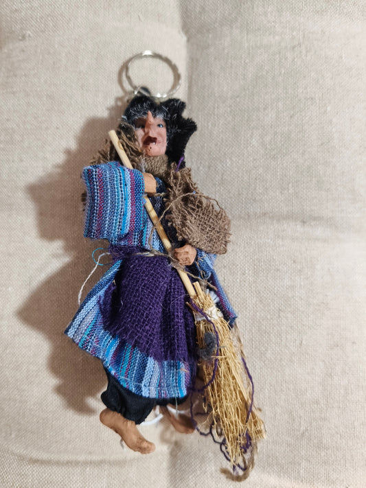 bruja llavero azul