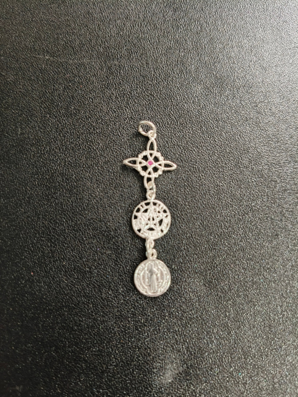 Triple protección Nudo de brujas, Tetragramatón y San Benito