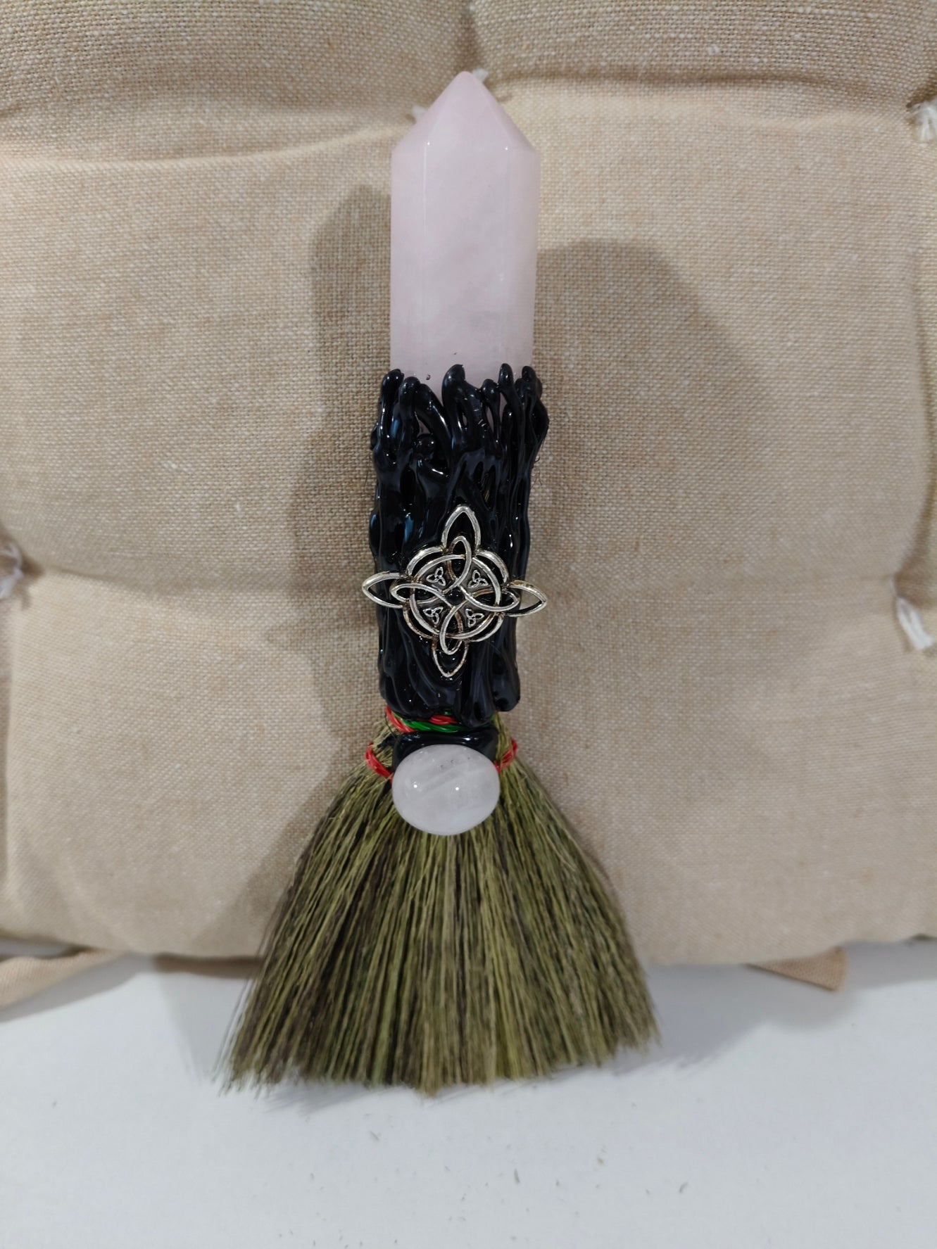 Escoba de Bruja de Cuarzo Rosa