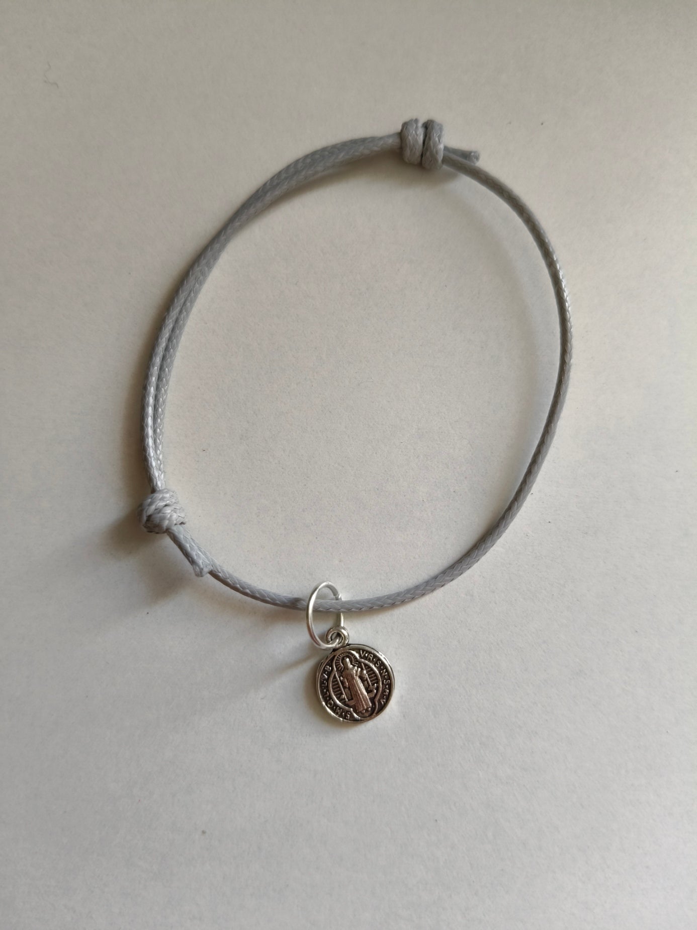 Pulsera medalla de San Benito