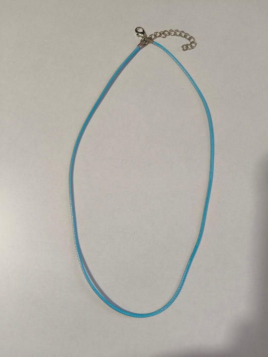 Collar de cuerda azul claro
