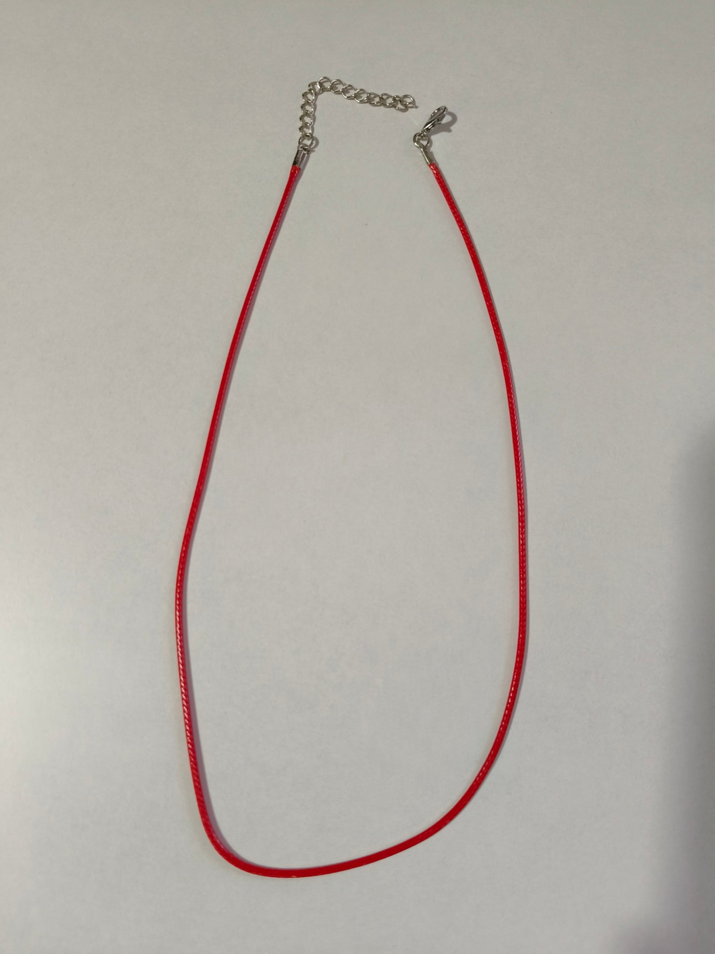 Collar de cuerda rojo