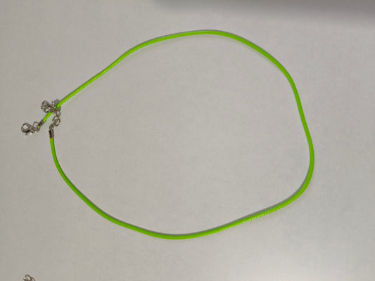 Collar de cuerda verde lima