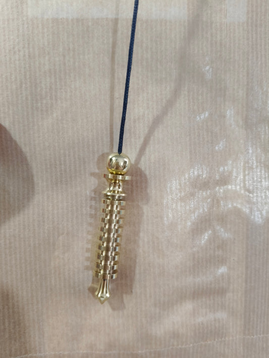 Péndulo largo dorado