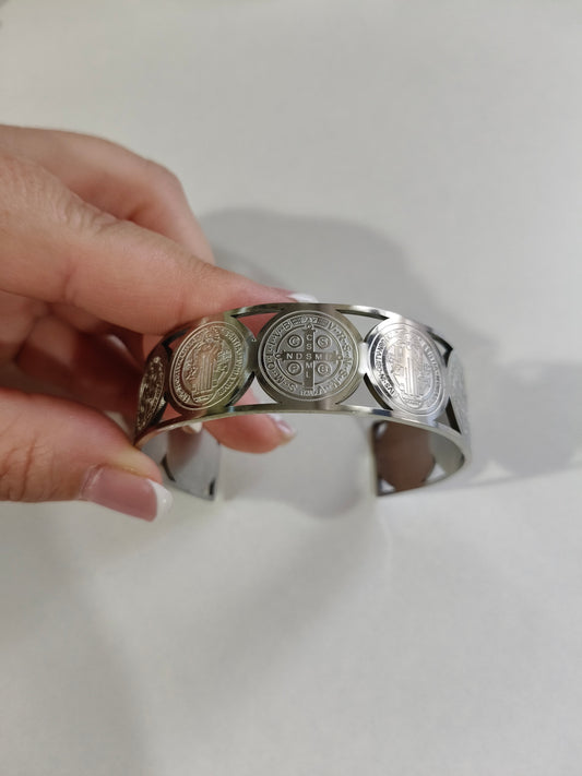 Pulsera de caña ancha de San Benito