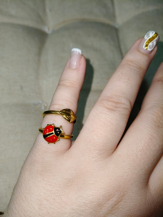 Anillo de Mariquita con hoja