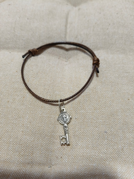 Pulsera de cuerda llave de San Benito 01319