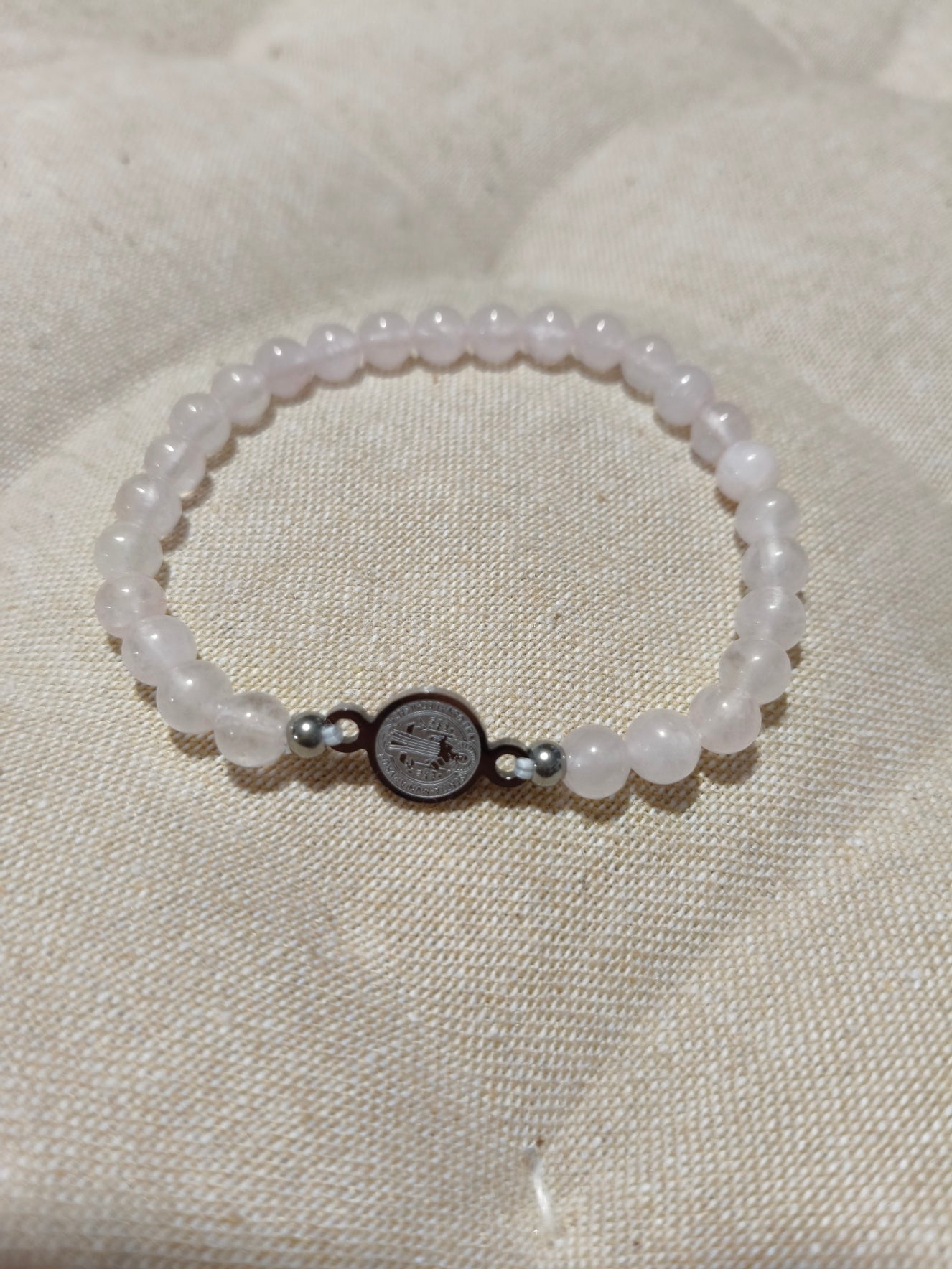 Cuarzo blanco con San Benito 01335