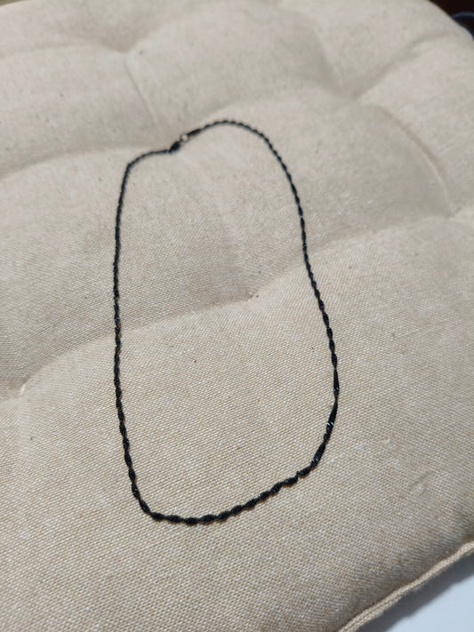 Cadena negra fruncida 01342