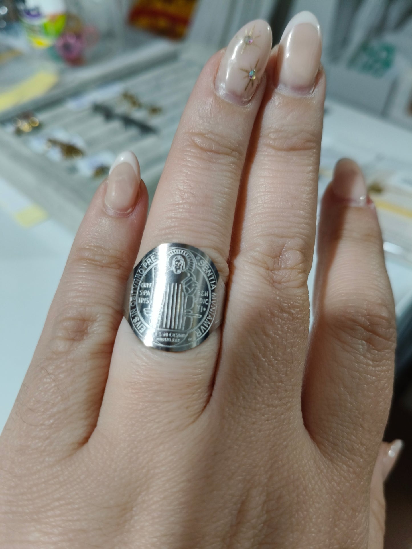 Anillo de San Benito plateado 01358