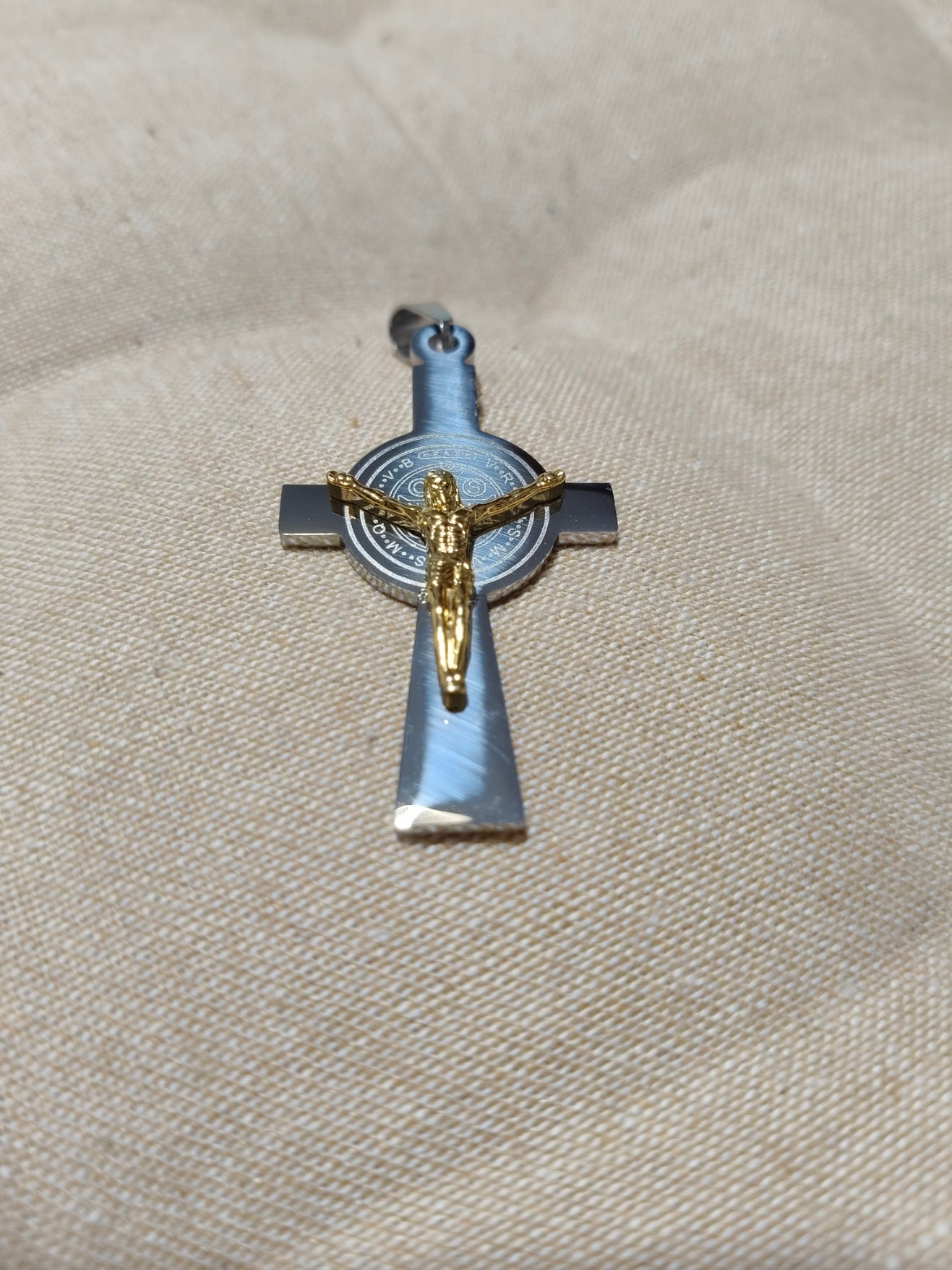 Colgante de Cruz de San Benito 01365